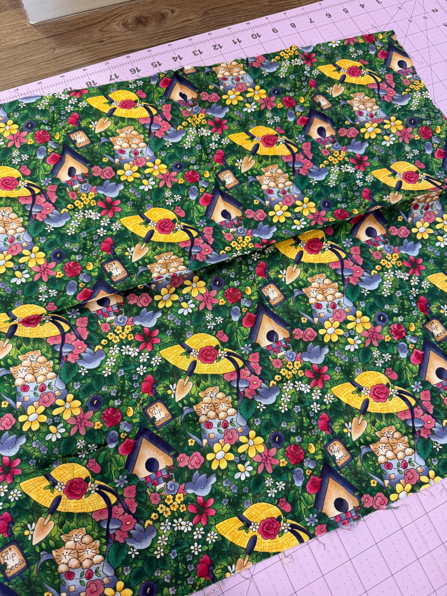 Cat Garden | VINTAGE | Fat Quarter