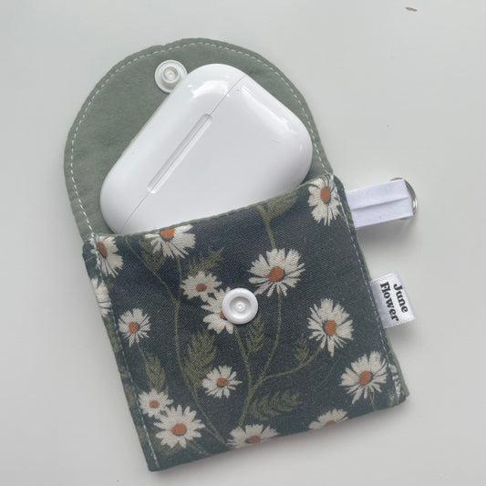 Earbuds / Airpods Case | Daisy Meadow