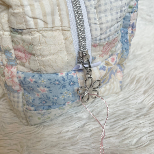 Large Makeup Bag | Vintage Blue Quilt