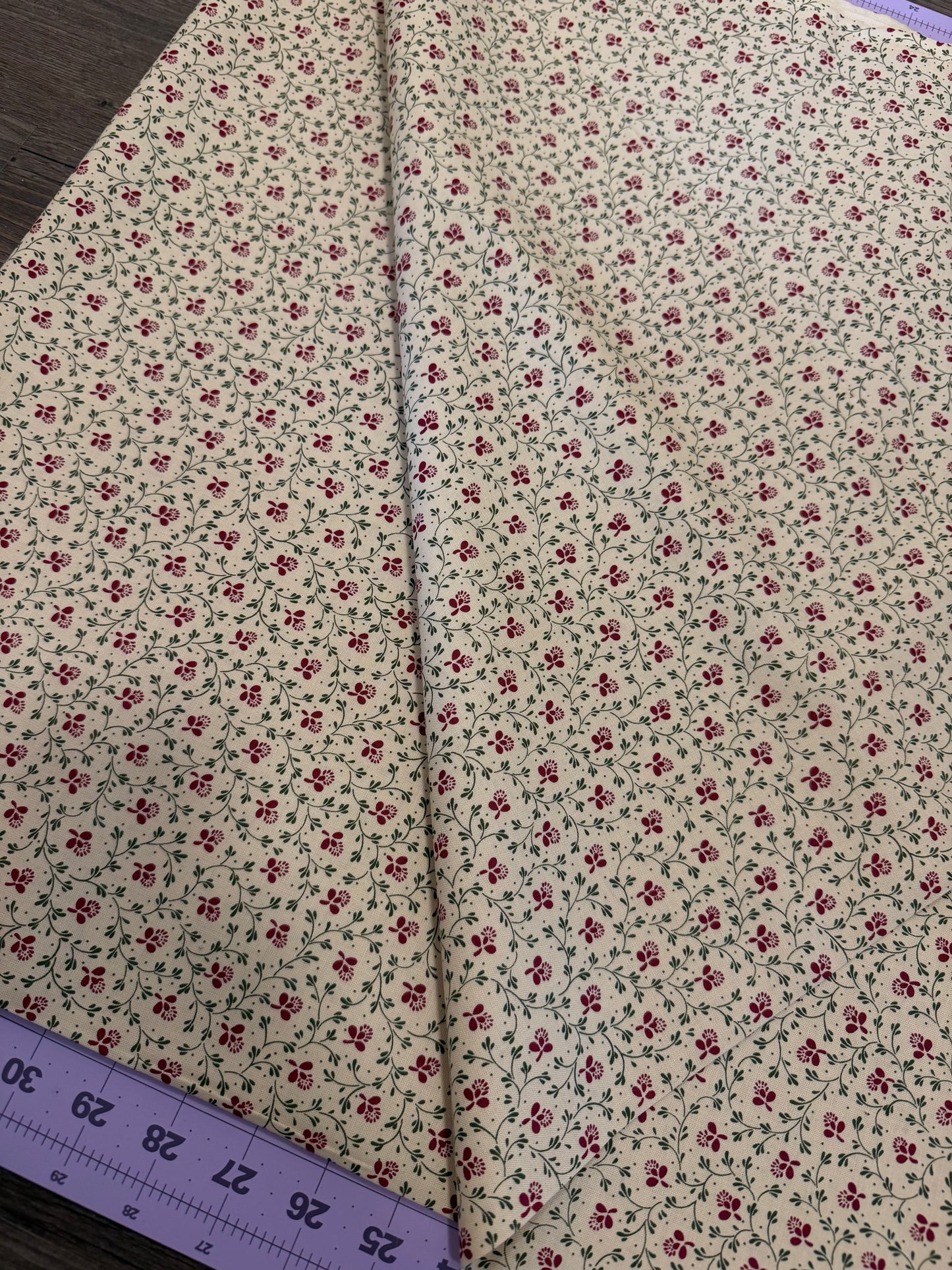 Vintage Charm Red | Marcus Fabrics | per ¼ yard