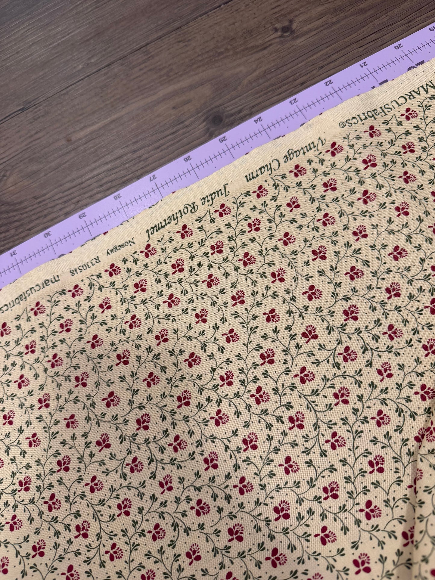 Vintage Charm Red | Marcus Fabrics | per ¼ yard