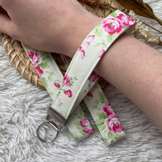 Keychain Wristlet | Roses on light green