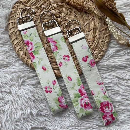 Keychain Wristlet | Roses on light green